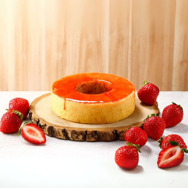 Hanafukudo Hakata Bright Red Strawberry Baumkuchen